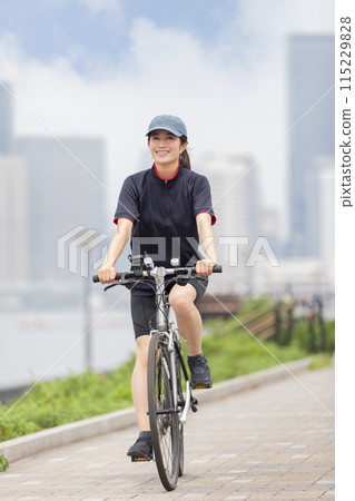cycling woman bicycle 115229828