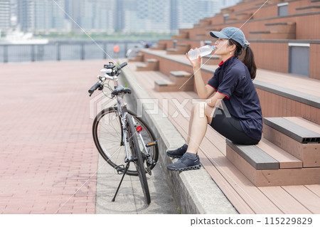 cycling woman bicycle 115229829