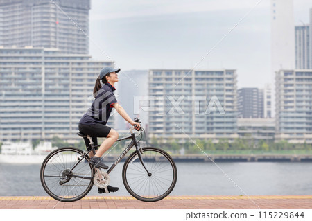 騎自行車的女人自行車 115229844