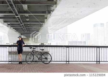 騎自行車的女人自行車 115229894