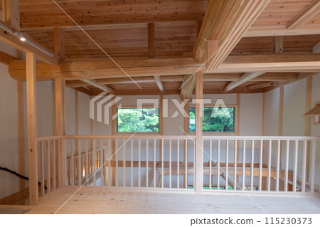 Detached house made from natural materials 115230373