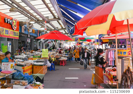 Gwangju's traditional market, Songjeong Maeil Market [Korea/Gwangju] 115230699