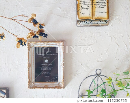 Stylish wall hangings Stylish wall hangings 115230735