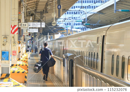 Passengers boarding the Shinkansen Passengers walking along the Shinkansen platform with their bags 115232076