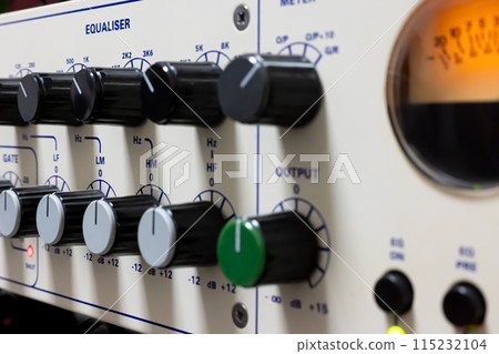 音樂錄音設備示意圖（錄音用麥克風前級） 115232104