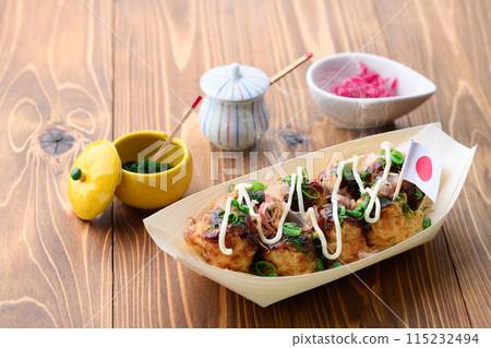 剛出爐的熱氣騰騰的章魚燒 115232494