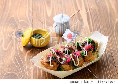 Freshly baked piping hot takoyaki 115232508