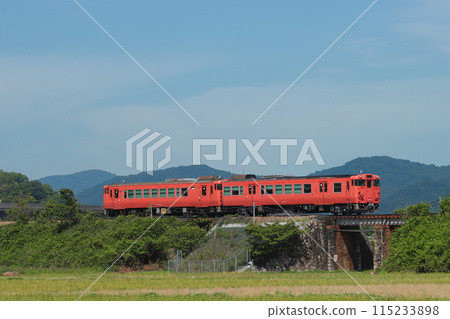 JR West Kiha 47 diesel railcar running on the retro Kibi Line_Photo taken on May 18, 2024 115233898