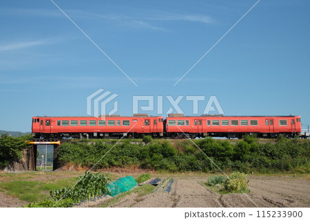 JR West Kiha 47 diesel railcar running on the retro Kibi Line_Photo taken on May 18, 2024 115233900
