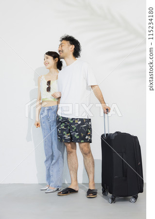 Couple traveling on summer vacation Couple traveling on summer vacation 115234180