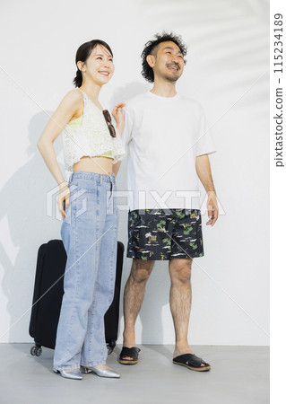 Couple traveling on summer vacation Couple traveling on summer vacation 115234189