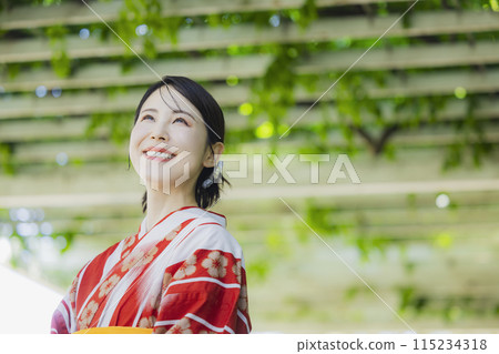 A woman in a yukata 115234318