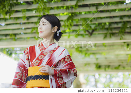 A woman in a yukata 115234321