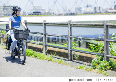 父母騎自行車 父母騎自行車 115234358