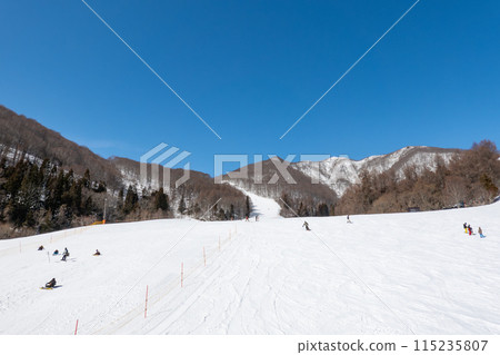 貓咪之岳滑雪場 - 從南部地區中部眺望山頂 貓咪之岳滑雪場 - 從南部地區中部眺望山頂 115235807