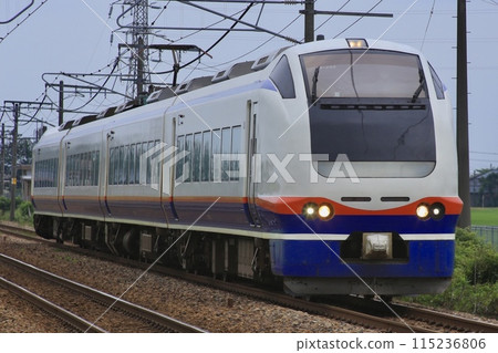 The Shirayuki express train running under cloudy skies 115236806