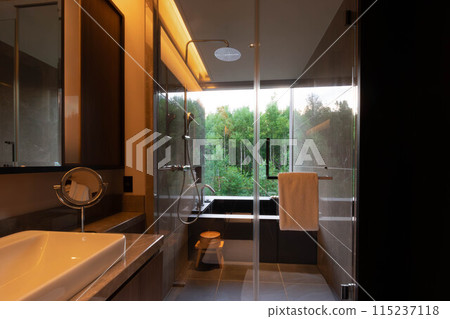 北海道新雪谷豪華度假酒店東山新雪谷村麗思卡爾頓保護區的客房浴缸 北海道新雪谷豪華度假酒店東山新雪谷村麗思卡爾頓保護區的客房浴缸 115237118