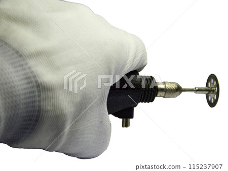 Hand holding a small grinder 115237907