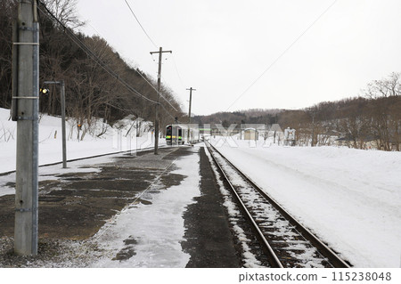 On a gloomy, bitterly cold February day, JR Hakodate Main Line Ozawa Station awaits a few passengers. 115238048