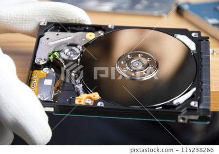 mechanic repairing hard drive, hard drive It is a device for storing data. 115238266