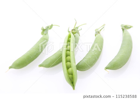 Snap peas 115238588