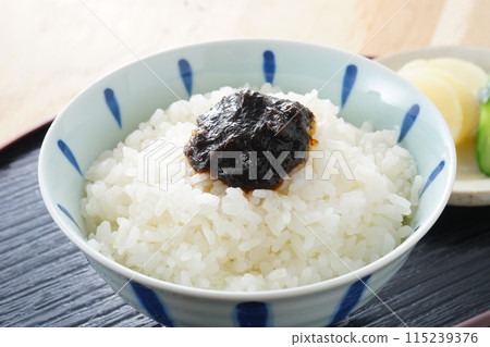 Rice with seaweed tsukudani 115239376