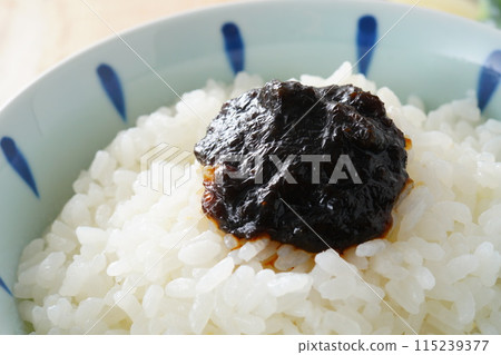 Rice with seaweed tsukudani 115239377