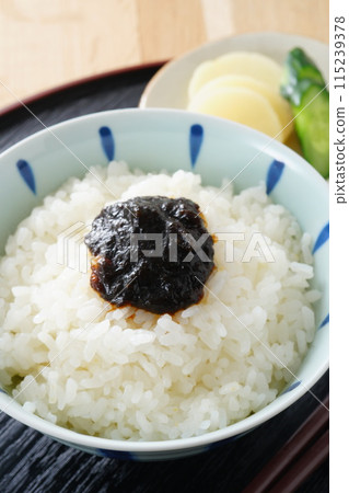 Rice with seaweed tsukudani 115239378