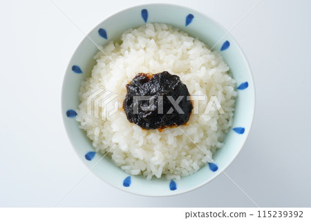 Rice with seaweed tsukudani 115239392