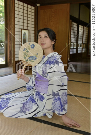 Portrait of a young woman wearing a yukata 115239807