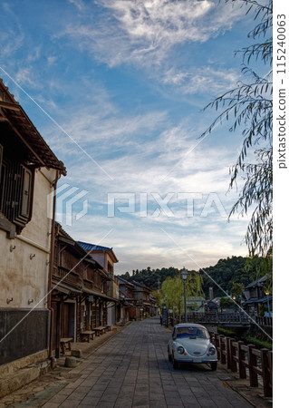 Old townscape 115240063