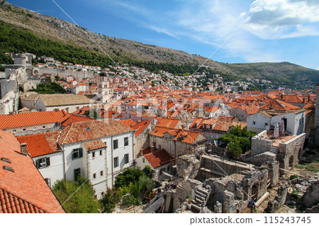 Cityscape of ancient downtown Dubrovnik seen from the city wall 115243745