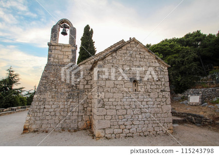 Scenic little chapel Nikola at the Marjan hill in Split 115243798