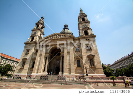 Giant classicistic Saint Stephen's basilica in Budapest 115243966