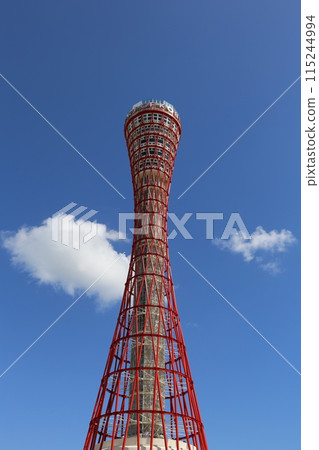 港口塔延伸到藍藍的天空 115244994