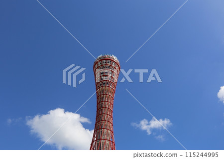 港口塔延伸到藍藍的天空 港口塔延伸到藍藍的天空 115244995