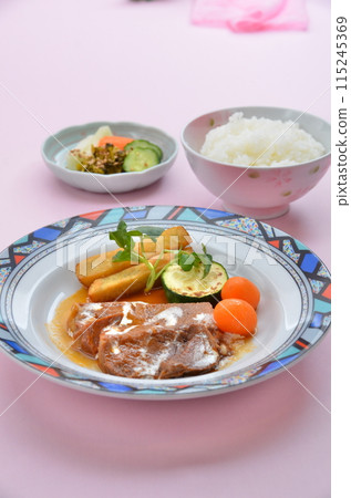 Creamy tongue stew served with fresh vegetables Creamy tongue stew served with fresh vegetables 115245369