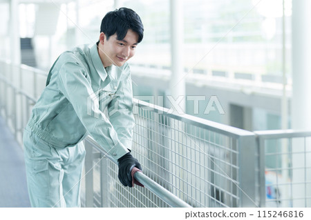 Worker wiping down 115246816