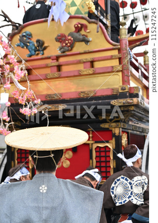 Takaoka Mikurumayama is a float made using Takaoka's finest craftsmanship, including metalwork, lacquer work, and dyeing. 115247245