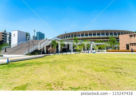 [Tokyo] The New National Stadium and Meiji Park under a refreshing blue sky 115247438