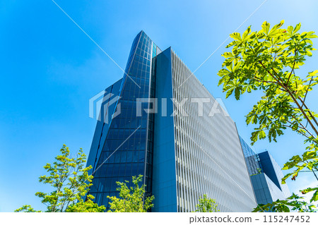 [Tokyo] The Japan Olympic Museum under a refreshing blue sky 115247452