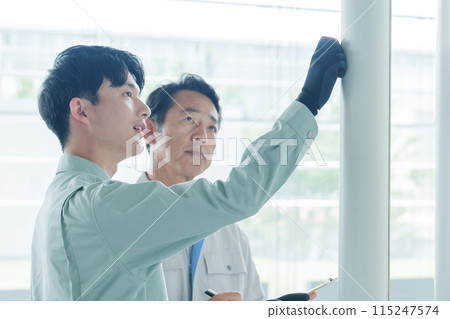 維護管道的工人 維護管道的工人 115247574