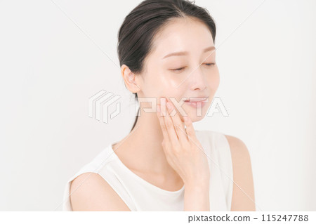 Young woman checking her skin 115247788