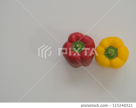 Paprika (2 pieces, red and yellow) photographed from above 115248321