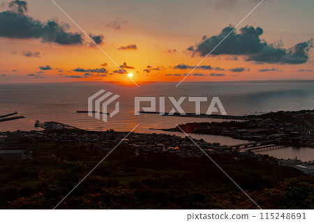 Morning glow, Yakushima, the island where the gods reside, in the offshore Alps (Summer) Morning glow, Yakushima, the island where the gods reside, in the offshore Alps (Summer) 115248691
