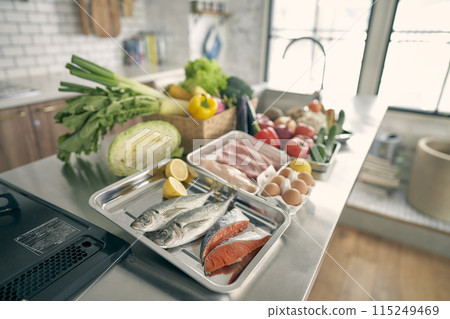 廚房裡的蔬菜一字排開 115249469