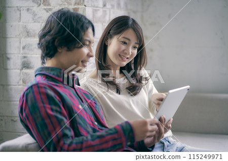 看片的女孩 看片的女孩 115249971