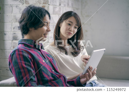 看片的女孩 看片的女孩 115249972