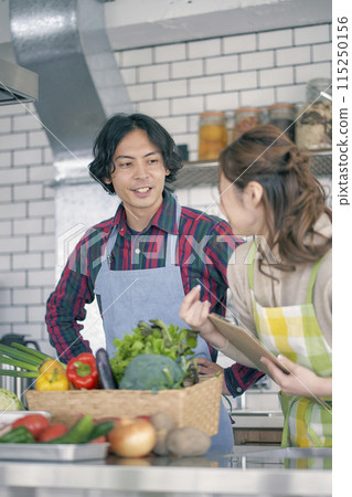 Young couple standing in the kitchen 115250156