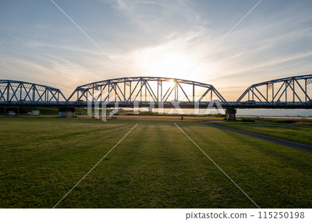 黃昏的吉野川大橋 115250198